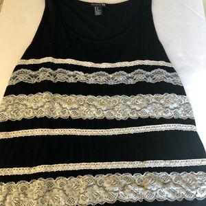 “Forever 21”Black sleeveless top with lace